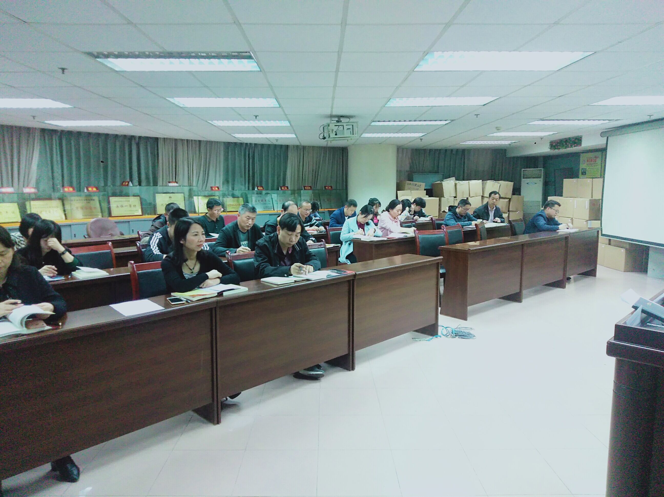 市医疗保障局开展第十期主题教育读书班集中夜学活动1